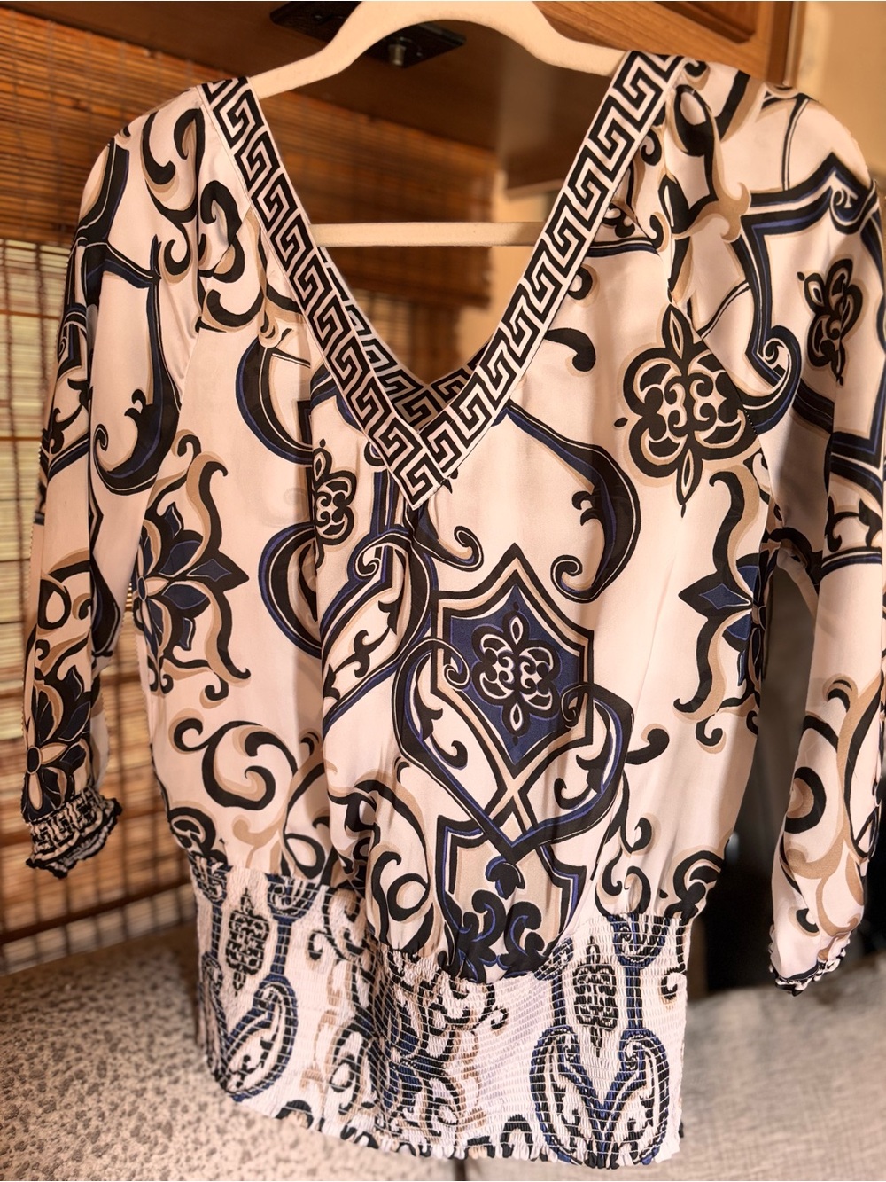🌺White House Black Market White, Navy & Black Printed Blouse